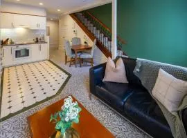 Beauty in the CBD - 1bed Free Parking Pool