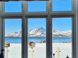 Peaceful property with spectacular sea view