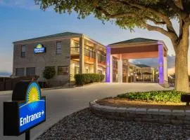 Days Inn by Wyndham San Antonio Near Fiesta Park