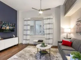 Stylish Condo Walking Distance to Local Attractions of New Orleans