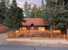 Central located Cabin with hottub in Big Bear Lake，位于大熊湖的酒店