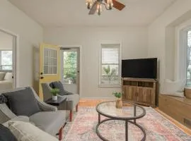 The Northshore Blue - Pet Friendly, Mins to Downtown