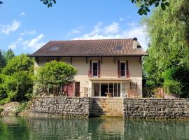 La maison du lac，位于Vions的酒店