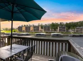 Top Floor Fishing Loft - Lakeside Pool