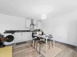 Budget 2-Bed House 10mins to Leeds City Centre