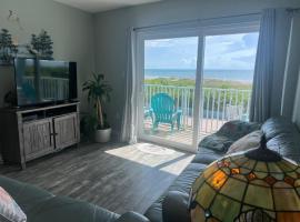 Richard Arms Unit 21- Direct Oceanfront Condo!，位于可可比奇的酒店