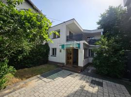 SIMPLE VILLA SELF CHECK iN，位于Herăstrău的酒店