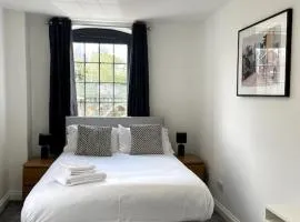 2 The Courtyard - Apartment for Business, Leisure or Relocation