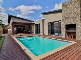 House of Bongekile 4 Bed Luxury Home 10 min from Kruger National Park, Malelane