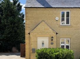 Cosy Cotswolds Cottage，位于安多弗斯福德的酒店