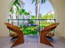 Heart of Ocho Rios-Free Beach Acess-King Bed-Pool-Free Parking-Gated Complex-Free Wifi 100Mbps，位于欧丘里欧的度假村