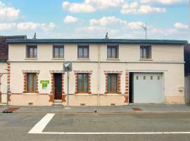 Maison spacieuse avec jardin, BBQ, table de ping-pong, proche commerces, pour 9 personnes et bébés - FR-1-581-96，位于La Bazoche-Gouet的酒店