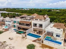 Casa Javi- Ocean Front located Mid Isla Mujeres