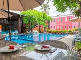 The Train Resort - Your Relaxing Resort with Large Pool & Jacuzzi