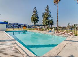 蔚山6号汽车旅馆，位于Visalia Municipal Airport - VIS附近的酒店