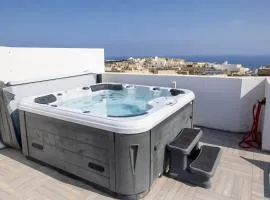 Terraced Penthouse with Views and Jacuzzi