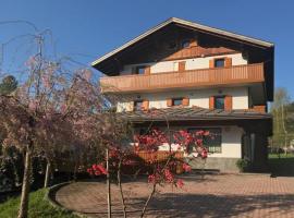 Verdi Armonie Rooms and Wellness，位于Lozzo Cadore的酒店