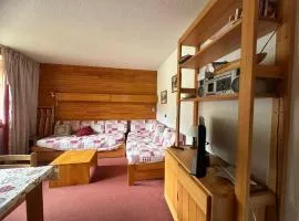 Appartement fonctionnel proche des pistes avec balcon et parking - FR-1-181-2173