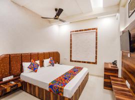 FabHotel TS Inn，位于Faithfulganj的酒店