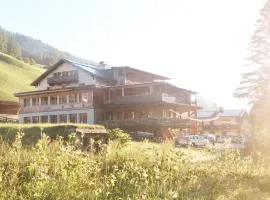 阿尔米大酒店