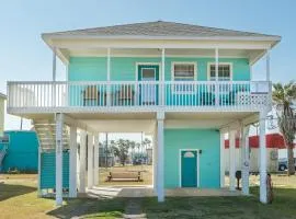 The Blue Haven - Cute Beach Bungalow With Easy Access to Sand and Gulf Waters!