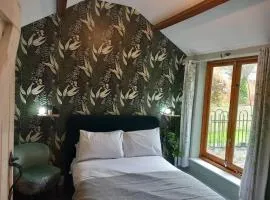 The Nook- Cotswold guest room
