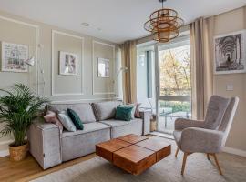 Vick's house with parking and EV chrgr，位于阿克斯桥的酒店