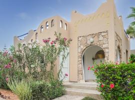 Ocean Breeze 2BR Escape Walk to the Waves，位于Tamellalt的乡村别墅