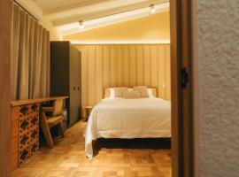 Hotel Roomzz Laureles，位于麦德林的酒店