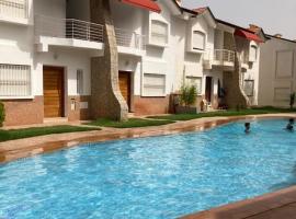 Chalet Villa de Luxe - Piscine，位于Dchar Aït Belkassem的酒店