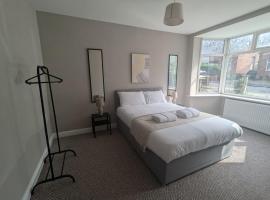 Luxury Newcastle 2 bed apartment，位于Kenton的酒店