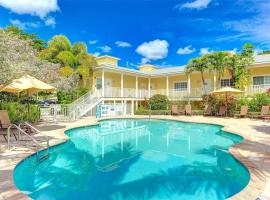 New Listing! Pool Jacuzzi, 3-min to Beach Bars & Entertainment!，位于西耶斯塔岛的酒店
