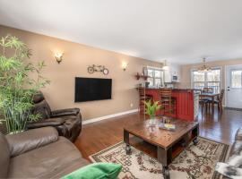 Point Of View I 55 SmartTV I Riverside I Sleeps 5，位于班克罗夫特的酒店