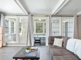 The Huge Home I Next 2 SHSU I Sleeps 16 I PingPong