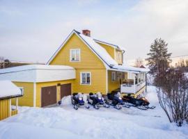 Gemütliches Ferienhaus in der Wildnis Lapplands，位于Blattnicksele的酒店