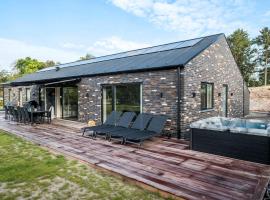 Beautiful Home In Hadsund With Sauna，位于海松的酒店