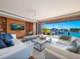 Airlie Beach Marina-Front Luxury at 10 The Cove