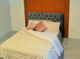 Luxury Pool 4mins WALKING STREET AND Friendship Highway，位于安吉利斯的酒店