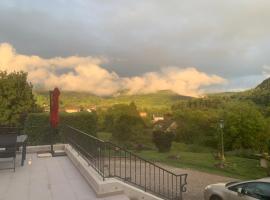 Longue Vue en Arbois，位于阿尔布瓦的带停车场的酒店