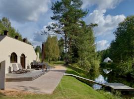 Rabbit Hole Hotel，位于Laiksaare的酒店