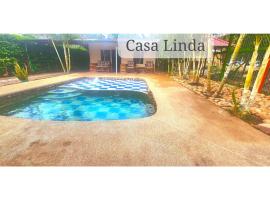 Casa linda a 5 km de Girardot.，位于吉拉尔多特的酒店