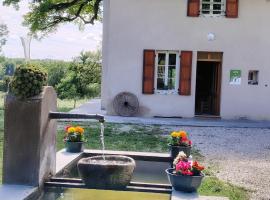 Gîte Le Vieux Chêne，位于Lhuis的酒店