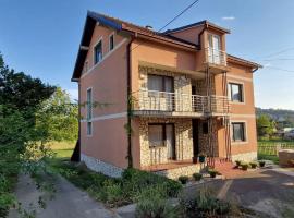 Beautiful large villa Vrčin，位于Vrčin的酒店