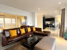 A11 Stunning Seaview 2brs2baths karon City