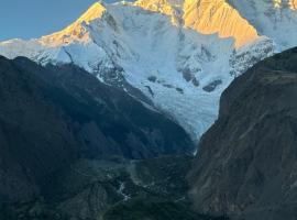 KOH E QAF HUNZA，位于Hini的酒店