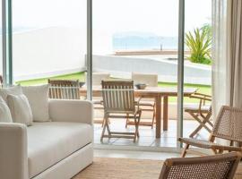 Luxury Beach Front 3Br Condo，位于克鲁兹德华纳卡克斯特尔的酒店