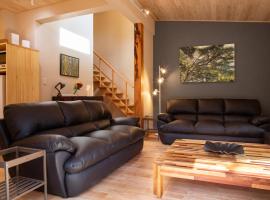 Quiet 3 bedroom house 2 min walk from UNESCO shrines，位于日光的宠物友好酒店