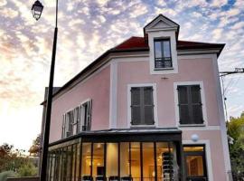 Hôtel Pavillon Hugo，位于讷穆尔的酒店