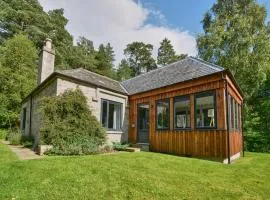 Amazing Cottage with private indoor swim pool and hot tub