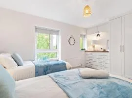 Deluxe 2-bedrooms Hideaway in Ashford, great location, close to M20